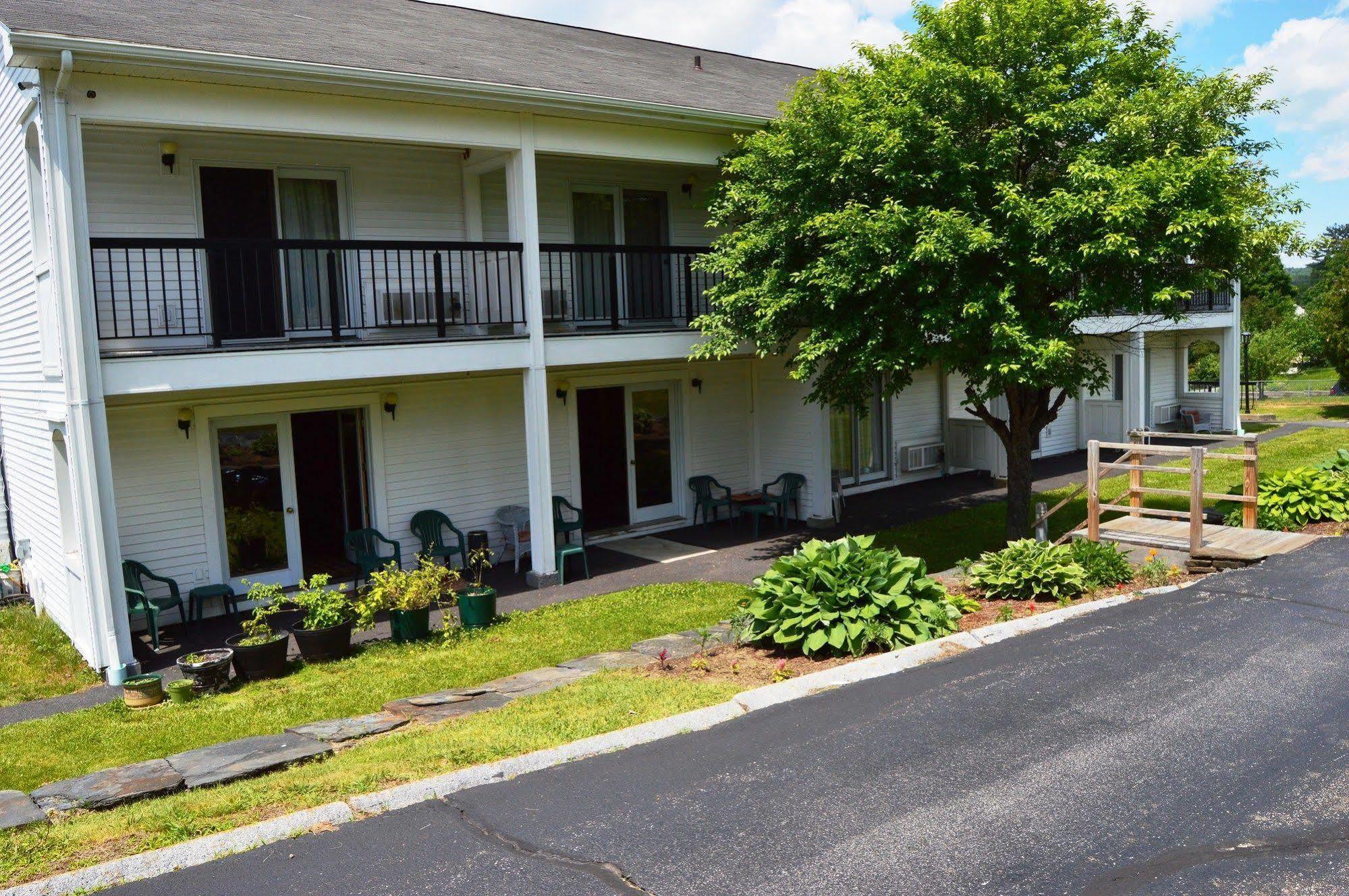 New World Inn Barre Exterior photo